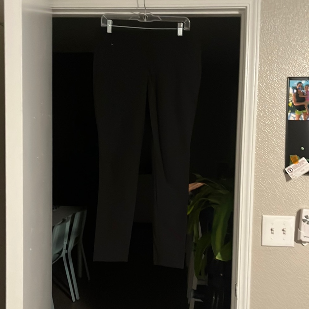 The skinny ankle black pant by White House black market size 6